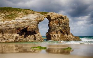 Viaja en autocaravana por la Playa de las Catedrales.