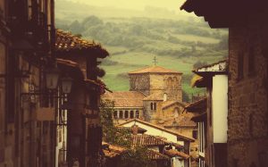 Viaja en autocaravana por Santillana del mar.