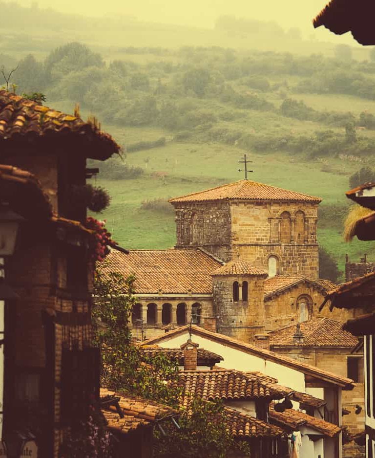 Viaja en autocaravana por Santillana del mar.